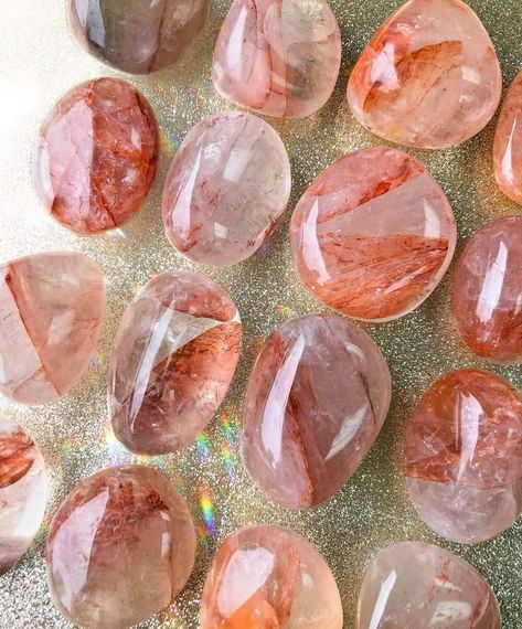 Fire Quartz Meaning, Quartz Meaning, Hematoid Quartz, Crystal Vibes, Feel Happier, Crystal Aesthetic, Raw Rose Quartz, Palm Stones, Spiritual Crystals