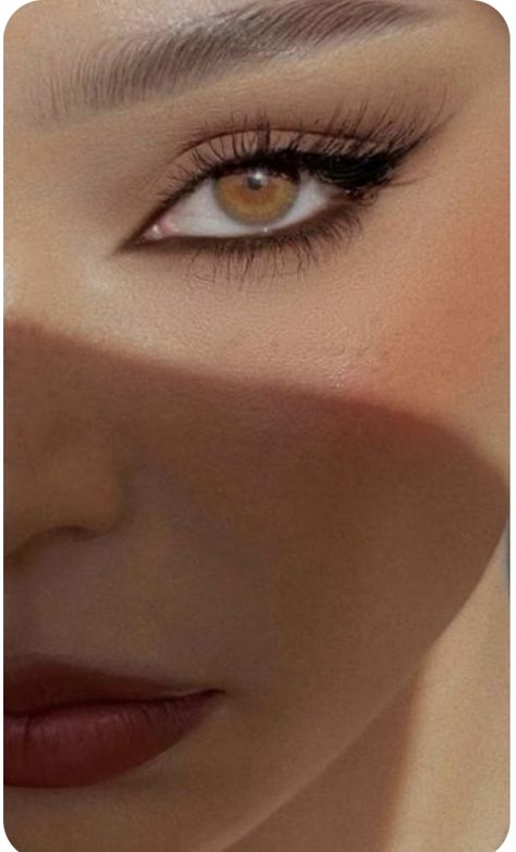 Powerful Eye Makeup, Cute Makeup Looks Aesthetic Easy, Orange Inspired Makeup, Makeup On Almond Eyes, Cowgirl Eye Makeup, Natural Sultry Makeup, Soft Fox Eye Makeup, Desert Makeup Looks, Upturned Eye Makeup