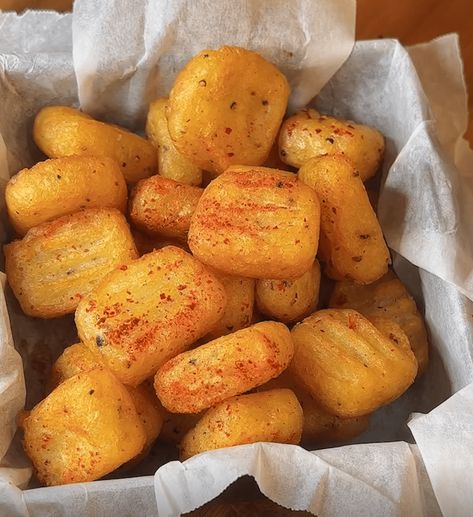 Potato Pillow Recipe, Bubble Potato Pillows, Potato Pillows, Mashed Potato Bites, Deep Fried Potatoes, Potato Puffs, Crunchy Potatoes, Potato Snacks, Potato Bites