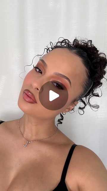 LeeSondra Berovides✨ on Instagram: "Valentine’s Day Curly Hair Tutorial 💞  products used -  @functionofbeauty styling gel  @hottoolspro 1/2in curling iron  @got2busa hairspray   #curlyhair #curlyhairstyles #curlyhairtutorial #hairstyles" Curly Hair Slick Back Hairstyles, High Bun Tutorials, Tiny Curls, Curly Hair Tutorial, Bun Tutorial, Slick Back, High Bun, Slicked Back Hair, Slick Hairstyles