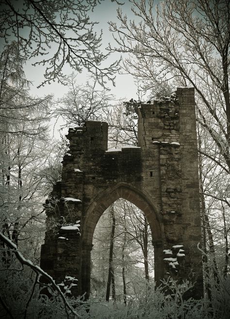 The Sixth Duke | medieval-woman: Fallen arch (Achurch,... Fallen Arches, Beautiful Ruins, Medieval Woman, Castle Tower, Castle Ruins, Beautiful Castles, Medieval Castle, Ancient Architecture, Ancient Ruins