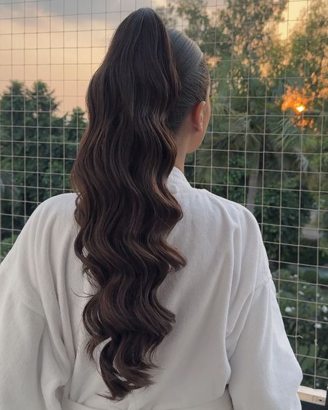 High ponytail with waves ✨✨ Wavy Slick Back, Ponytail With Waves, Sleek Waves, Slick Back Ponytail, Back Ponytail, Slicked Back Ponytail, A High Ponytail, Bar Mitzva, High Pony