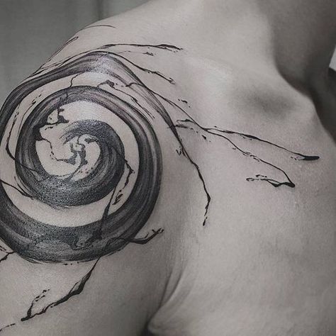 Abstract spiral tattoo on the right shoulder. Tatouage Fibonacci, Fibonacci Tattoo, Family First Tattoo, Spiral Tattoos, Dragons Tattoo, Tattoo Dotwork, Muster Tattoos, Shoulder Tattoos, Head Tattoos