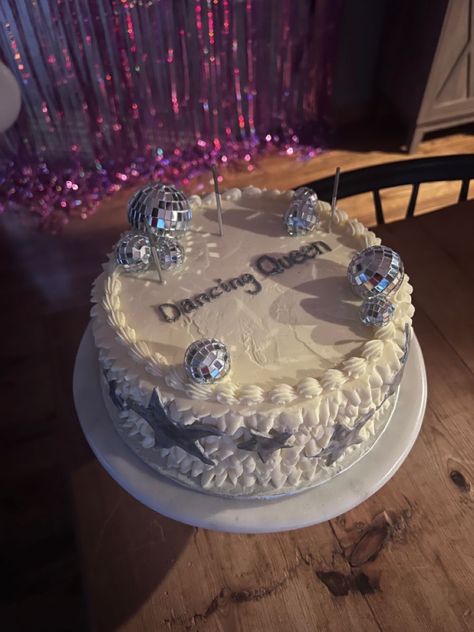 Disco Ball Birthday Cake Ideas, Birthday Cakes Disco Ball, Star Birthday Cake Aesthetic, Birthday Inspo Cake, 17 Birthday Party Aesthetic, Birthday Cake Dance Theme, 18th Birthday Cake Disco, Light Blue And Silver Party Decorations, Disco Ball Bday Cake