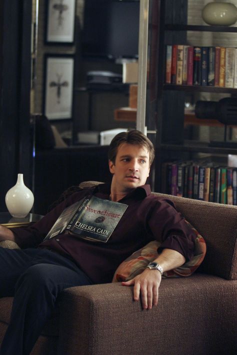 Nathan Fillion as Richard Castle - Castle (Season 1 Episode Still?) Nathan Fillion Firefly, Huge Castle, Castle Tv Show, Castle 2009, Celebrities Reading, Richard Castle, Castle Tv Shows, Castle Beckett, Castle Tv