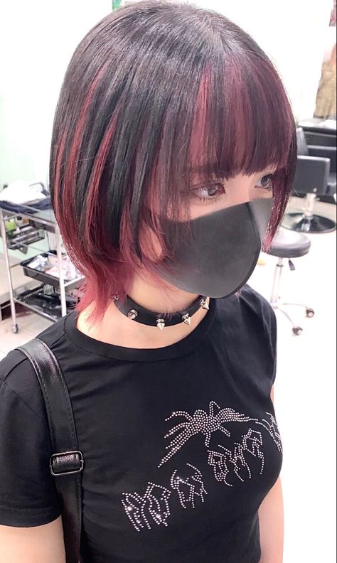 Short Hair With Colored Highlights, Red Halo Hair, Halo Hair Color, Pink Hair Streaks, Hair Color Underneath, Hair Color Streaks, Dyed Hair Inspiration, Hair Streaks, Halo Hair