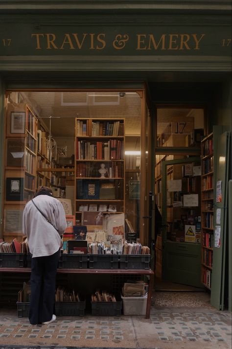 Vintage Book Store, London Bookstore, Dark Academia Book, Vintage Bookstore, Bookstore Cafe, Fall Mood Board, Library Aesthetic, Living In London, London Aesthetic