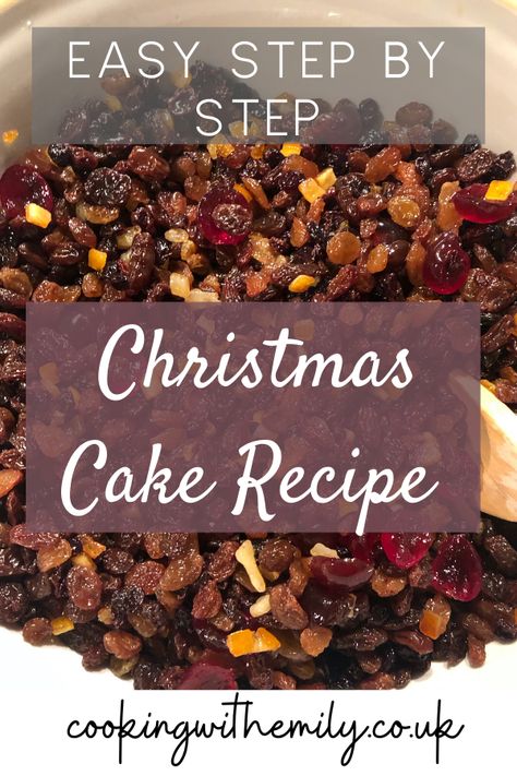 Easy Xmas Cake Recipe, Recipe For Christmas Cake, Cake Ideas Decorating, Christmas Cakes Ideas, Xmas Cake Recipes, Christmas Cake Decor, Sponge Cake Recipe Best, Christmas Cake Recipe Traditional, Best Christmas Cake Recipe