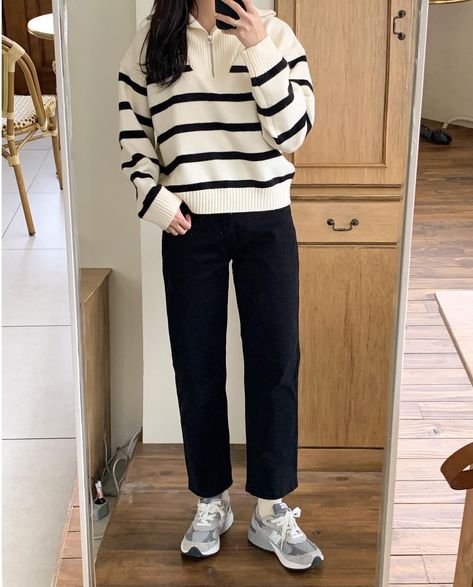 New Balance Korean Outfit, New Balance 574 Outfit Women, Half Zip Pullover Outfit, Nb 574, Normcore Outfits, Girly Style Outfits, Simple Casual Outfits, Japan Outfit, Classic Style Outfits