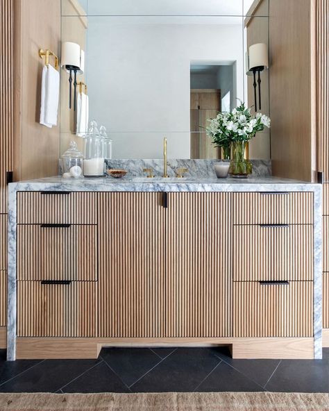 Elizabeth Garrett Interiors on Instagram: “Master bath perfection.....we love layering in details!  White oak reeded cabinetry, waterfall countertops, and the mirror scouring details…” Cabinetry Design, Home Luxury, Amber Interiors, Beautiful Bathrooms, Beautiful Kitchens, Best Interior, Bathroom Inspiration, Bathroom Interior Design, Bathroom Interior