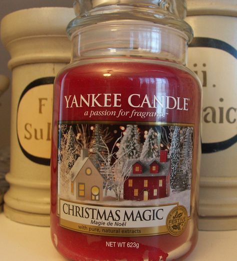 Candles Yankee Candle, Aesthetic Yankee Candle, Christmas Yankee Candles, Yankee Candles Aesthetic, Christmas Candle Aesthetic, Yankee Candle Aesthetic, Christmas Candles Aesthetic, Christmas Wishlist Aesthetic, Yankee Candle Christmas