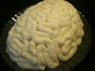 haha Brain Mashed Potatoes! What a neat idea! Can use a pastry bag or mold! Party Dinner Food, Halloween Bites, Themed Recipes, Halloween Food Appetizers, Halloween Foods, Halloween Board, Halloween Dishes, Hallowen Ideas, Ziploc Bag