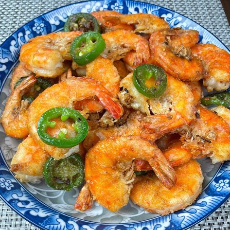 Garlic Pepper Shrimp, Cantonese Shrimp Recipes, Salt Pepper Shrimp, Chinese Shrimp Recipes, Hawaiian Garlic Shrimp, Salt Pepper Chicken, Pepper Shrimp Recipe, Shrimp With Garlic, Salt And Pepper Shrimp