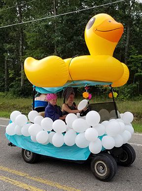 Homecoming Golf Cart Ideas, Trunk Or Treat For Golf Carts, Trunk Or Treat Ideas For Golf Cart, Rubber Duck Trunk Or Treat, Trunk Or Treat Golf Cart, Golf Cart Trunk Or Treat Ideas, Golfcart Decoration Ideas, Golf Cart Decorating Ideas Summer, Trunk Or Treat Rubber Duck Theme