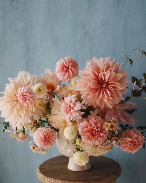 Pink Peach Bouquet, All Dahlia Bouquet, Dahlia Wedding Table Decor, Peach Floral Arrangements, Pink Dahlia Bouquet, Dahlia Bouquet Wedding, Dahlia Wedding Flowers, Peach Wedding Florals, Dahlia Flower Bouquet