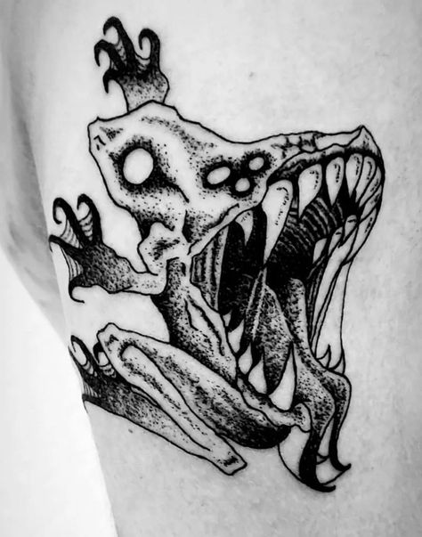 Severed Arm Reference, Creepy Pretty Tattoo, Gothic Filler Tattoo, Spooky Nature Tattoo, Oddity Tattoo Ideas, Est 2000 Tattoo Ideas, Creepy Nature Tattoo, Hayna Mask Tattoo, Soft Grunge Pfp