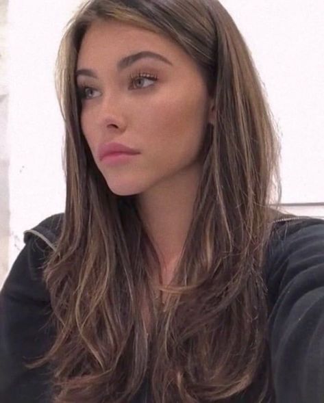 Madison Beer Hair, Brown Hair Inspo, Brown Hair Balayage, Long Brown Hair, Brown Blonde Hair, Hair Inspiration Color, Madison Beer, Hair Inspo Color, Grunge Hair