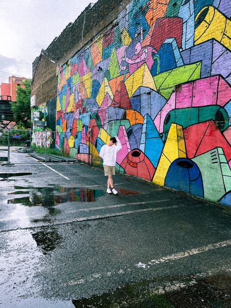 Graffiti phototshoot, wall mural, street mural, Richmond Virginia, graffiti photoshoot ideas, Graffiti Wall Photoshoot, Graffiti Photoshoot Ideas, Mural Poses, Mural Photoshoot, Graffiti Photoshoot, Fall Pics, Street Mural, Brand Shoot, Graffiti Murals