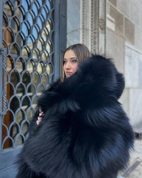 Raccoon Fur Coat, Fabulous Fox, Black Fur Coat, Fur Coats Women, Fox Fur Coat, Bold And The Beautiful, Fur Coats, Fur Fashion, Fox Fur