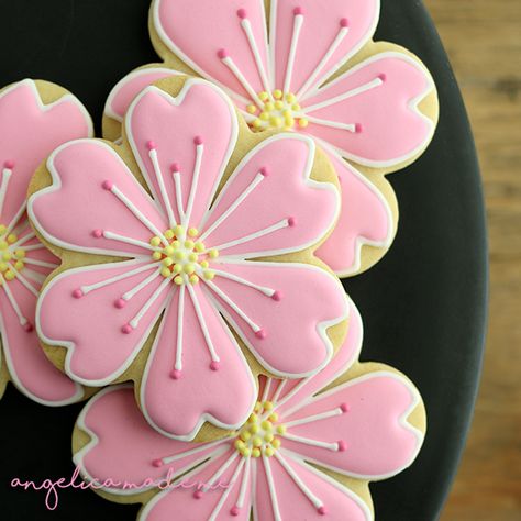 Custom Decorated Flower Cookies - AngelicaMadeMe Flower Sugar Cookies, Royal Iced Cookies, Easter Sugar Cookies, Sugar Cookie Royal Icing, Mothers Day Cake, Spring Cookies, Sugar Cookie Designs, Summer Cookies, Black Hearts