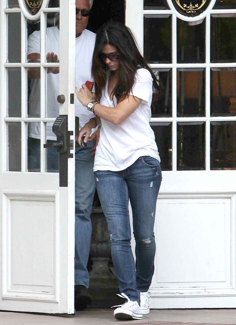 Sandra Bullock Street Style, Sandra Bullock Movies, Sandra Bullock, Lovely Clothes, Jeans Denim, New Look, Denim Jeans, A Woman, Cool Outfits