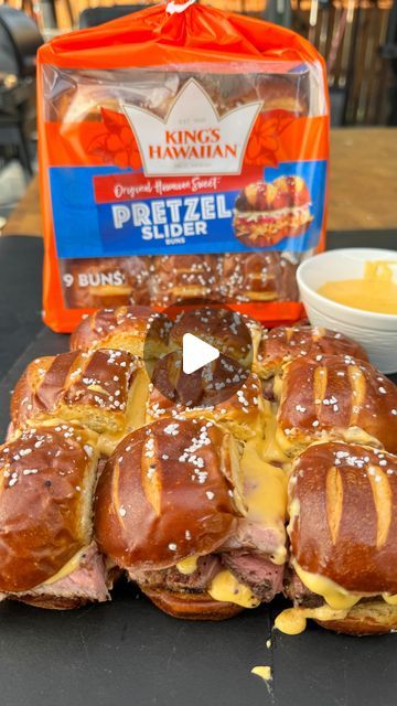 Pretzel Sandwich Buns, Recipes With Slider Buns, Philly Cheesecake Sliders, Desert Sliders, Pretzel Slider Bun Recipes, Sliders Pretzel Bun, Pretzel Bun Sliders Recipes, Slider Ideas For Party, Blackstone Sliders