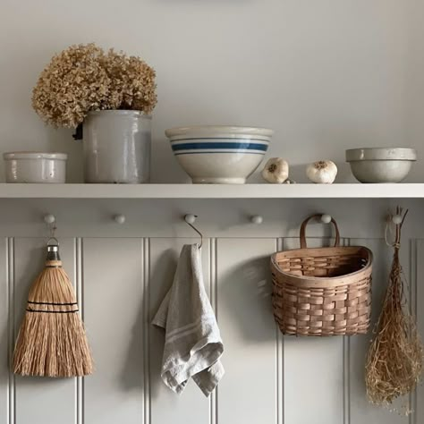 Peg Rail Styling, Kitchen Lamp Styling, Vintage Kitchen Shelf Decor, Plates On The Wall Ideas, Shelf Under Cabinets In Kitchen, Peg Rail Kitchen, Decorating With Baskets Farmhouse Style, Kitchen Shelf Organization, Colonial Farmhouse Decor