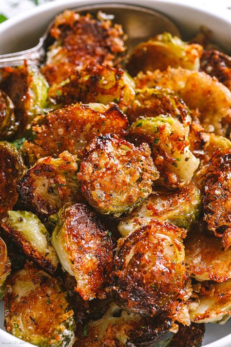 Parmesan Roasted Brussels Sprouts Recipe – How to Roast Brussels Sprouts — Eatwell101 Parmesan Roasted Brussel Sprouts, Parmesan Roasted Brussels Sprouts, Brussel Sprout Recipes Roasted, Fest Mad, Roasted Vegetable Recipes, Roasted Brussel, Roasted Brussels Sprouts, Sprout Recipes, Brussels Sprouts Recipe