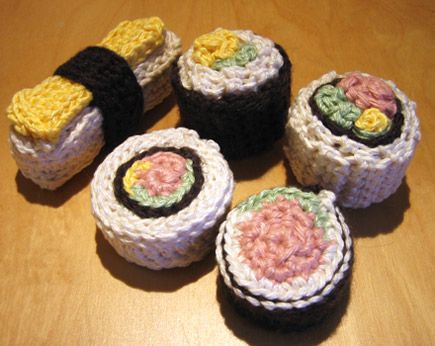 sushi Crochet Sushi, Easy Sushi, Sushi Dinner, Sushi Platter, Sushi Cat, Play Food Set, Sushi Set, Pola Amigurumi, Homemade Toys