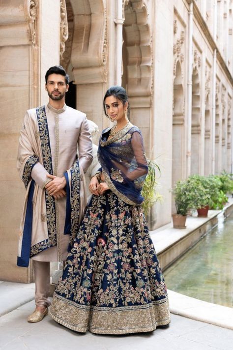 Wedding Matching Outfits, शादी की तस्वीरें, Groom Dress Men, Wedding Outfits For Groom, Pengantin India, Indian Groom Wear, Wedding Dresses Men Indian, Couple Matching Outfits, Indian Couple