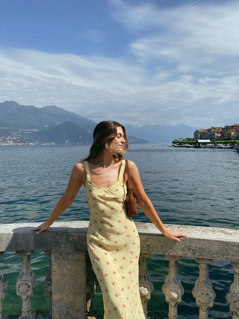 Lake como italy summer travel outfit ideas summer dresses Lake Holiday Outfit, Lake Como Summer Aesthetic, Italian Lake Aesthetic, Como Italy Photo Ideas, Summer Dress Photo Ideas, Lake Como Italy Outfit Summer, Lake Como Summer Outfit, Lake Como Photo Ideas Instagram, Italy Summer Aesthetic Outfits