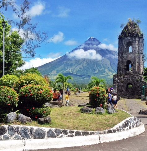 Mayon Volcano Aesthetic, Bicol Philippines Aesthetic, Mayon Volcano Photography, Kanlaon Volcano, Mount Mayon, Bicol Philippines, Philippines Aesthetic, Bicol Region, Banda Neira