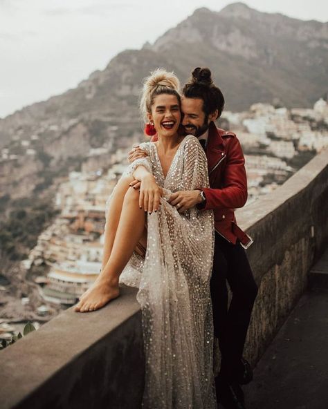 pinterest: piriesellars2 ★ Looks Adidas, Couple Style, Alternative Wedding Dresses, Lovely Bride, Festa Party, Photo Couple, Elopement Inspiration, Alternative Wedding, Wedding Bells