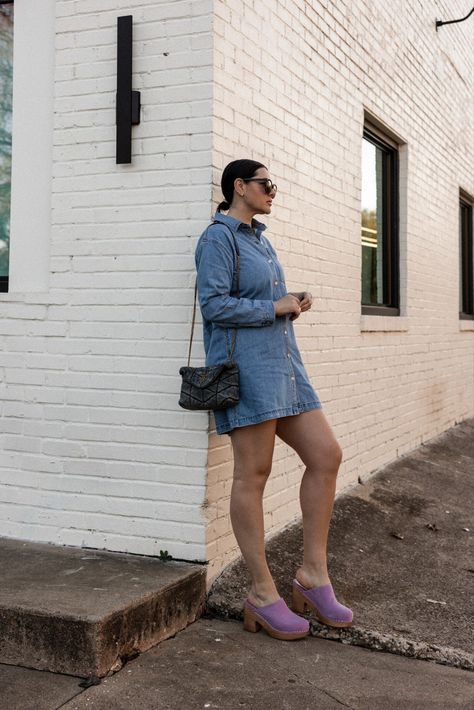 Swing denim dress worn with purple leather clogs for an everyday outfit. Clogs With Dresses, Live My Best Life, Clogs Outfits, Kendi Everyday, Minimalist Outfits, Clogs Outfit, My Best Life, Chambray Dress, Purple Leather