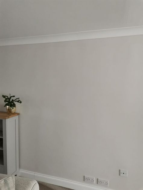 Dulux Nutmeg White Hallway, Nutmeg White Dulux Paint Bedroom, Nutmeg White Bedroom, Minamilist Kitchen Design, Feather Soft Dulux Paint, Nutmeg White Dulux Paint Living Rooms, Dulux Neutral Colours, Dulux Paint Colours Living Room, Dulux Paint Colours White