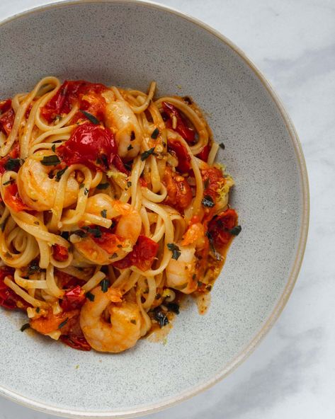 King Prawn Linguine, Prawn Sauce, Tomato Linguine, Prawn Linguine, Prawn Pasta, Hottest Outfits, Linguine Recipes, Homemade Pasta Recipe, Prawn Recipes