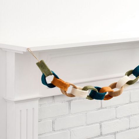 Wool Felt Harvest Chain Link Garland by World Market Felt Animal Garland, Thanksgiving Felt Garland, Scrap Fabric Garland, Homemade Fall Garland, Simple Autumn Decor, Fall Home Crafts, Felt Fall Garland, Camping Garland, Walnut Garland