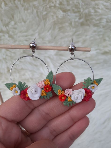 Polymer Clay Hoop Earring, Polymer Clay Hoop Earrings, Clay Hoop Earrings, Flower Hoop Earrings, Wire Hoop Earrings, Clay Flower, Polymer Clay Flowers, Clay Ideas, Polymer Clay Art