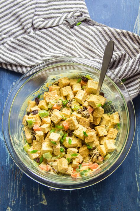 Grilled Tofu Salad Recipes, Curry Tofu Salad, Curried Tofu Salad, Tofu Chicken Salad, Curried Tofu, Tofu Salad Recipes, Curry Mayo, Vegan Lunch Recipe, Filling Salads