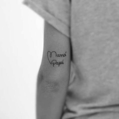 Tattoo Parents Mom And Dad, Parent Tattoos For Daughters, Mom And Dad Tattoo For Daughter, Tattoos For Mom And Dad, Tattoos For Your Parents, Mamma Tattoo, Tattoo For Parents, Parents Tattoo Ideas, Tattoo Mom Dad