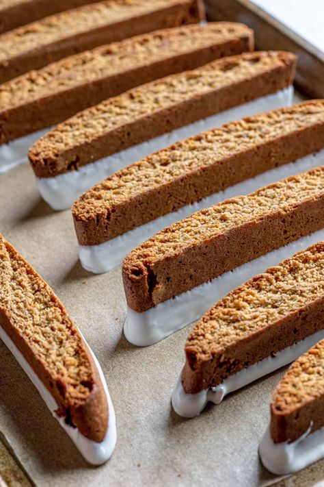 Keto Gingerbread Biscotti, Wienerstube Cookies 12 Tomatoes, Ginger Bread Biscotti, Chocolate Biscotti Recipe Easy, Fall Biscotti Flavors, Gingerbread Biscuits Recipe, Fall Biscotti Recipe, Gingerbread Biscotti Recipe Starbucks, Thanksgiving Biscotti