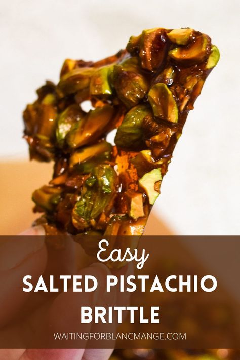 Easy salted pistachio brittle recipe for decorating cakes and bakes. Healthy Brittle Recipes, Chocolate Almond Brittle Recipes, Pistachio Brittle Recipe, Salted Pistachio Recipes, Mixed Nut Brittle Recipe, Pistachio Praline Recipe, Pistachio Nut Recipes, Pistachio Nuts Recipes, Pistachio Decoration