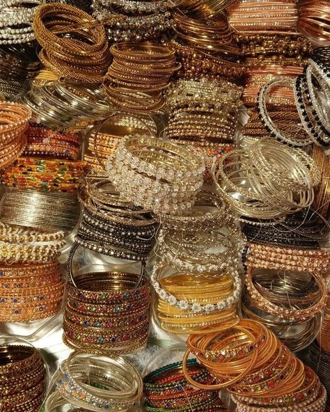 Aesthetic Indian Culture, Desi Jewelry Aesthetic, Indian Bangles Aesthetic, Indian Jewelry Aesthetic, Indian Culture Aesthetic, Bangle Aesthetic, Desi Bangles, Aesthetic Bangles, South Indian Aesthetic