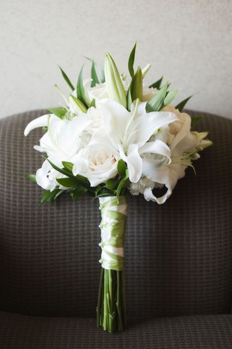 Wedding Bouquet Roses White, Bridal Bouquet Lilies And Roses, White Lilies And Roses Bouquet, White Lily And Rose Bouquet, White Lily Bridal Bouquet, Lily And Rose Bouquet Wedding, Calla Lily Rose Bouquet, Wedding Bouquet With Lilies, Lily And White Rose Bouquet