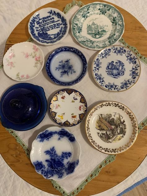 The Savage Pea: Thrift Store Finds! Thrifted Dishes Aesthetic, Thrift Store Glassware, Thrifted Wedding Plates, Thrifted Plates Wedding, Thrifted Dishware, Thrifted Dinnerware, Vintage Thrift Finds, Thrift Store Wedding Decor, Thrift Finds Decor