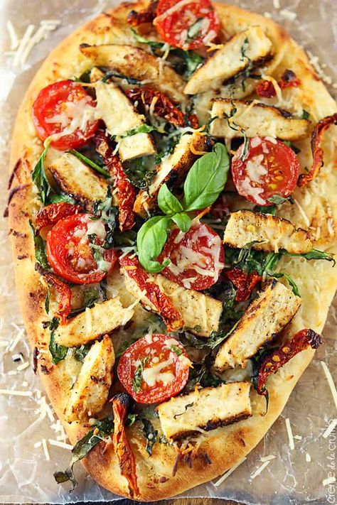 Chicken Florentine Flat Bread Pizza - This Chicken Florentine Flatbread is much easier than you think and is crazy delicious! Easy Flatbread Recipes, Easy Flatbread, Chicken Flatbread, Chicken Florentine, Bread Pizza, Flatbread Recipes, Flatbread Pizza, Flat Bread, Think Food