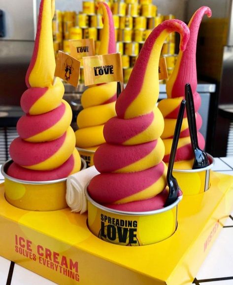 Soft Serve Ice Cream Aesthetic, Kids Ice Cream Party, Spaghetti Ice Cream, Churro Ice Cream Sandwich, Pringle Flavors, Licorice Ice Cream, Ice Cream Aesthetic, Fancy Ice Cream, Fancy Ice