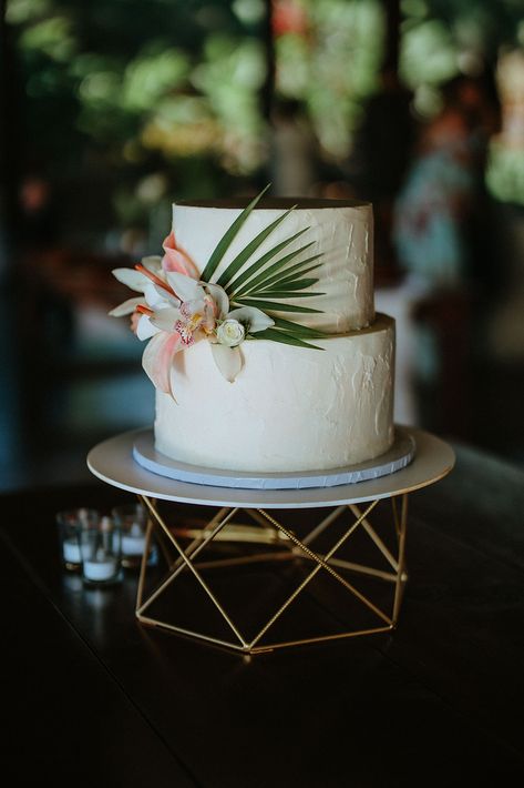 Simple Tropical Cake, Hawaii Wedding Cake, Hawaiian Wedding Cake, Hawaii Cake, Couple Cups, 2 Tier Wedding Cakes, Tropical Cake, Tropical Wedding Cake, Tropical Wedding Theme