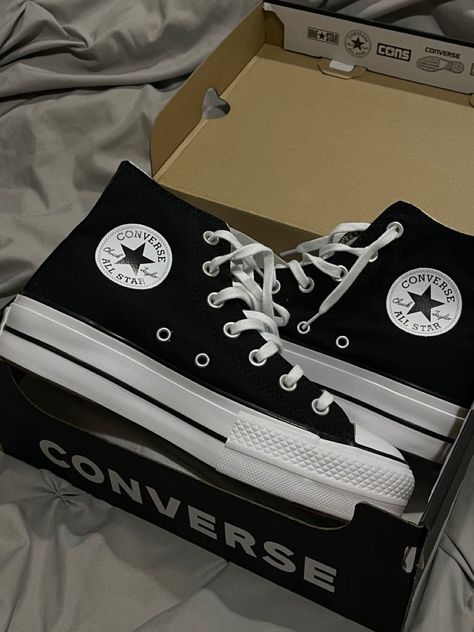 Boty Converse, Converse Haute, Cute Converse Shoes, Cute Converse, Converse Platform, Chuck Taylor All Star Lift, Preppy Shoes, Pretty Shoes Sneakers, All Stars Converse