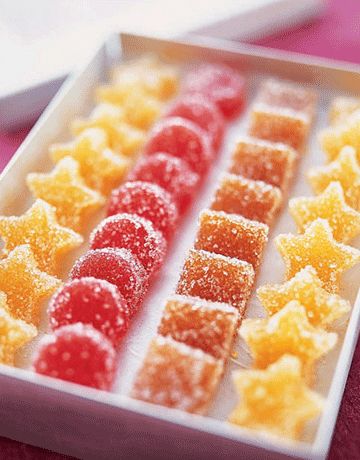 Home made jelly candy... Homemade Food Gifts, Candy Recipes Homemade, Munnar, Fruit Jelly, Edible Gifts, Homemade Candies, Christmas 2020, Sweets Treats, Homemade Christmas